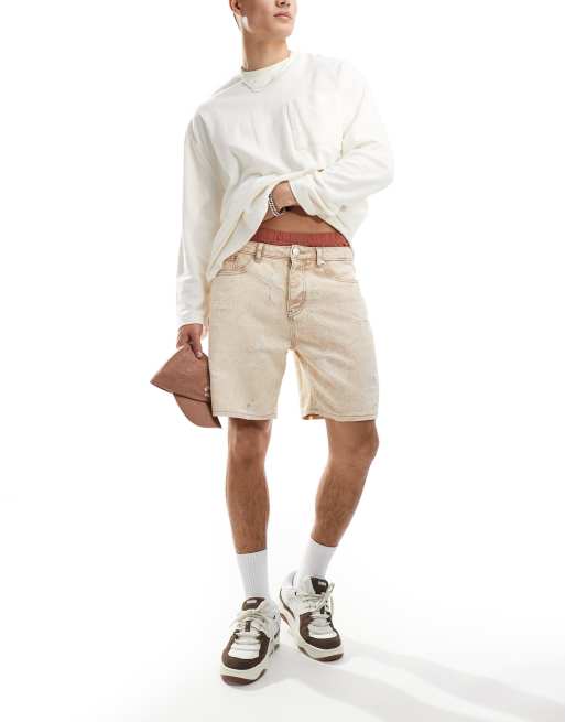 Liquor N Poker – Jeans-Shorts in Beige mit kreuzförmigen Used-Details