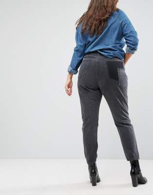 liquor n poker boyfriend shorts