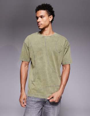 Relaxed-Fit-T-Shirt in verwaschenem Khaki mit offenem Saum und Emblem-Grün Grün XS