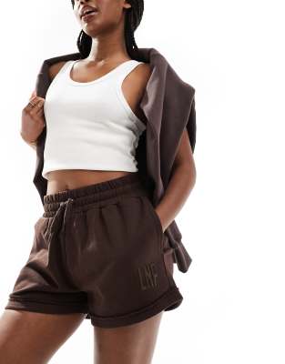Liquor N Poker Liquor N Poker relaxed shorts raw edge-Brown