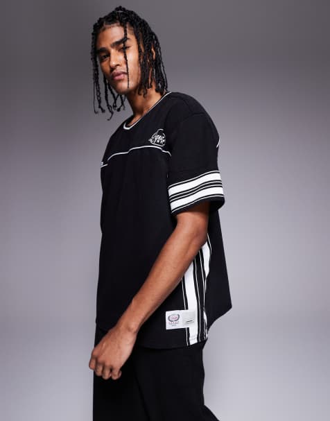 Liquor N Poker - T-shirt oversize nera con grafica stile college hockey - view 1