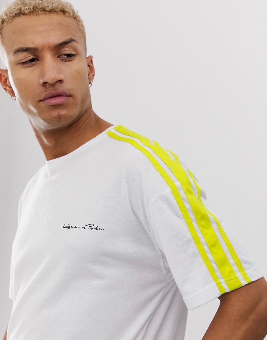 Liquor N Poker – Vit t-shirt i oversize-modell med neongrön rand