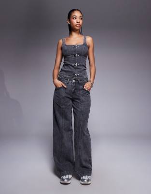 Liquor N Poker - Weite Jeans in verwaschenem Schwarz mit Schnallendetail, Kombiteil
