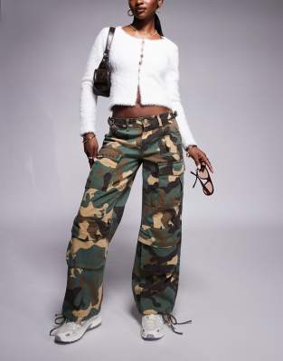 Liquor N Poker - Weite Jeans mit mehrfarbigem Military-Muster, niedrigem Bund und Nietendetails-Bunt