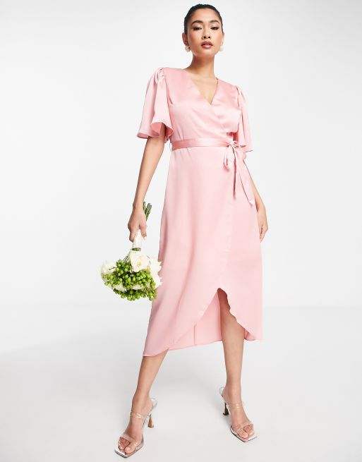 Liquorish – Bridesmaid – Wadenlanges Brautjungfernkleid aus Satin in zartem Rosé mit gewickelter Vorderseite