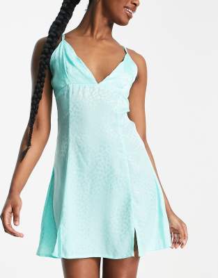 Liquorish Liquorish jacquard satin nightdress in sage green
