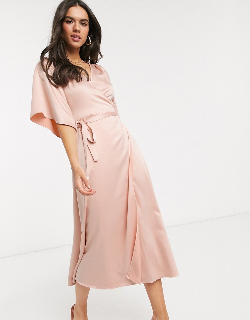 Liquorish - Midi-jurk met overslag en fladdermouwen in roze