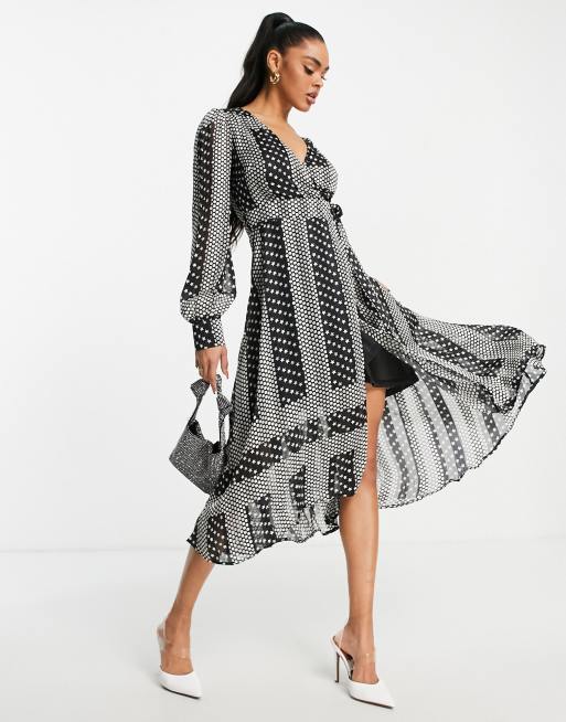 Liquorish – Midi-Wickelkleid in Schwarz mit Sternen- und Punktemuster 