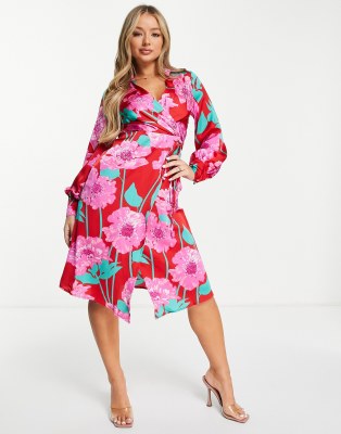 Liquorish - Midi-wikkeljurk met grote bloemenprint in rood en fuchsia 