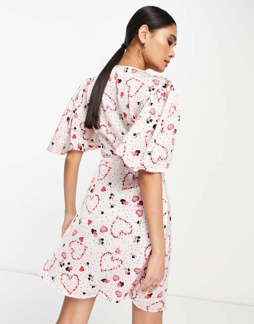 Liquorish – Mini-Wickelkleid in Creme mit Herzmuster, exklusiv bei ASOS , 3 von 4