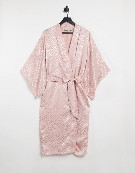 Liquorish nightwear robe in blush pink