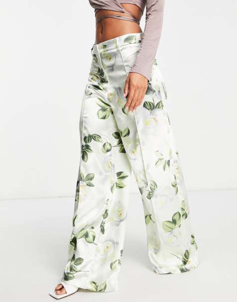 Liquorish - Pantaloni sartoriali in raso verde con stampa di rose bianche in coordinato - view 1