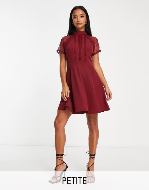 Liquorish Petite Robe trap ze courte avec dentelle Rouge