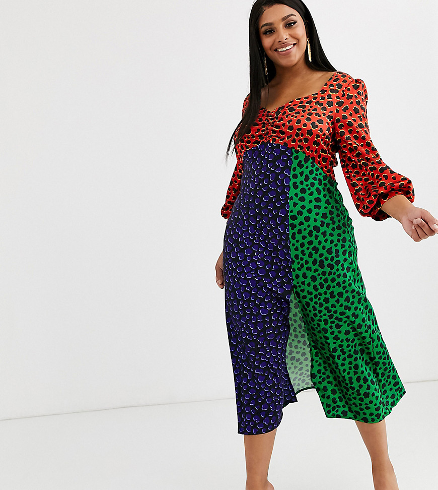 Liquorish Plus - midaxi-kjole i satin med multifarvet prikket print