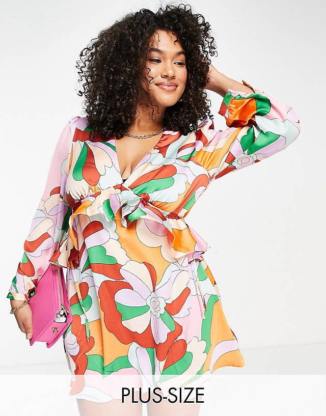 Liquorish Plus - plunge front mini dress with frill detail in floral print