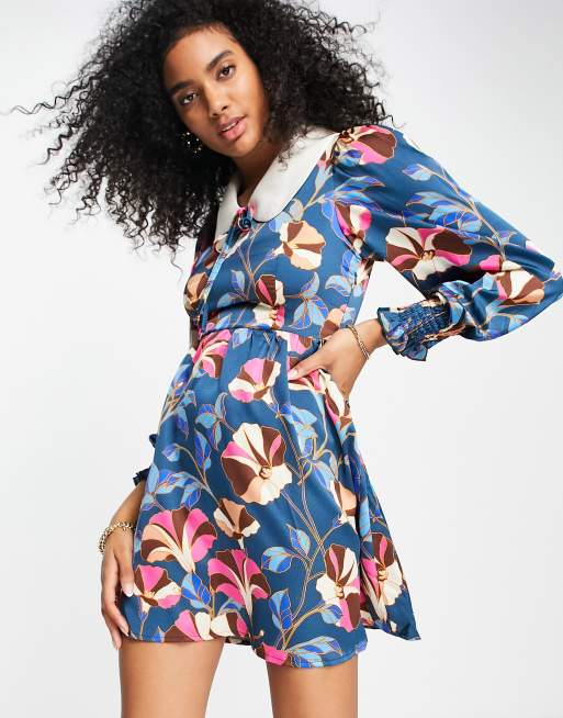 Liquorish - Robe courte avec col et empiècement froncé - Bleu fleuri 