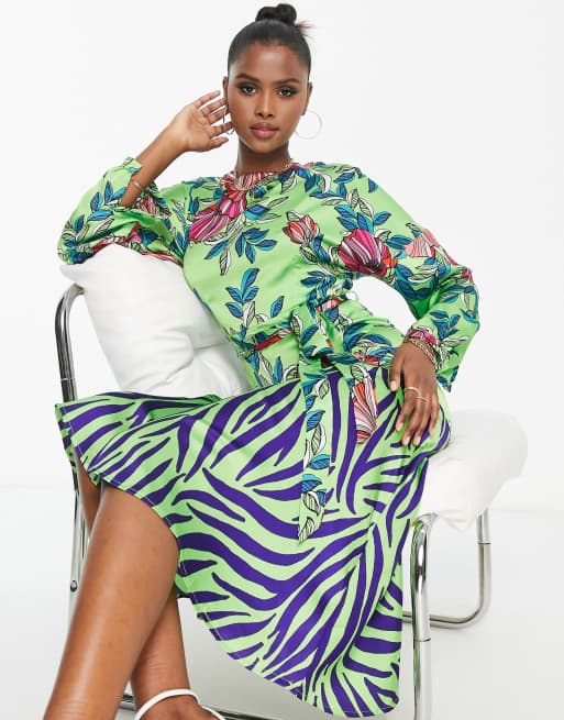 Liquorish - Robe mi-longue avec imprimés fleuri et animal contrastants - Vert