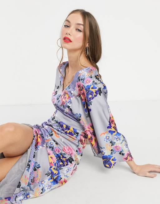 Liquorish - Robe mi-longue style kimono à dos ouvert - Gris et violet