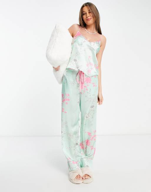 Liquorish - Satijnen pyjamaset met camitop en print van bloesems in mintgroen met roze