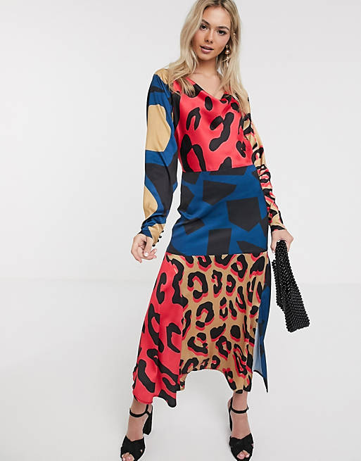 Liquorish - slip-kjole i satin med multifarvet abstrakt dyreprint