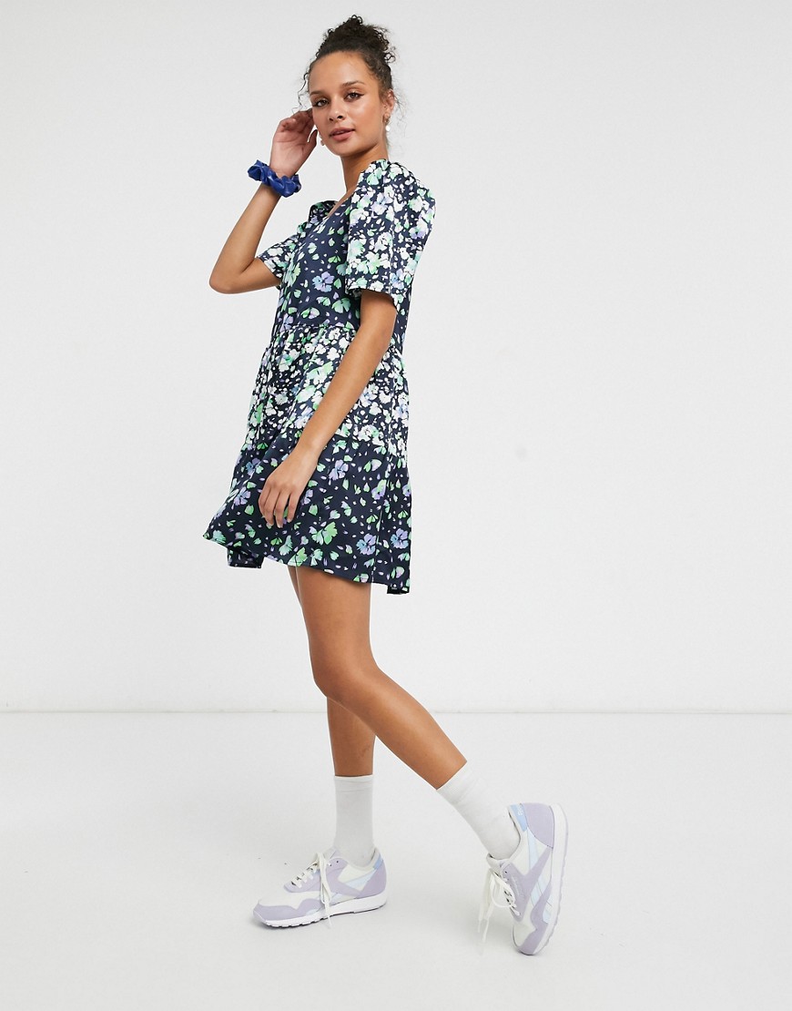 Liquorish smock mini dress with puffy sleeves in blue floral print-Blues