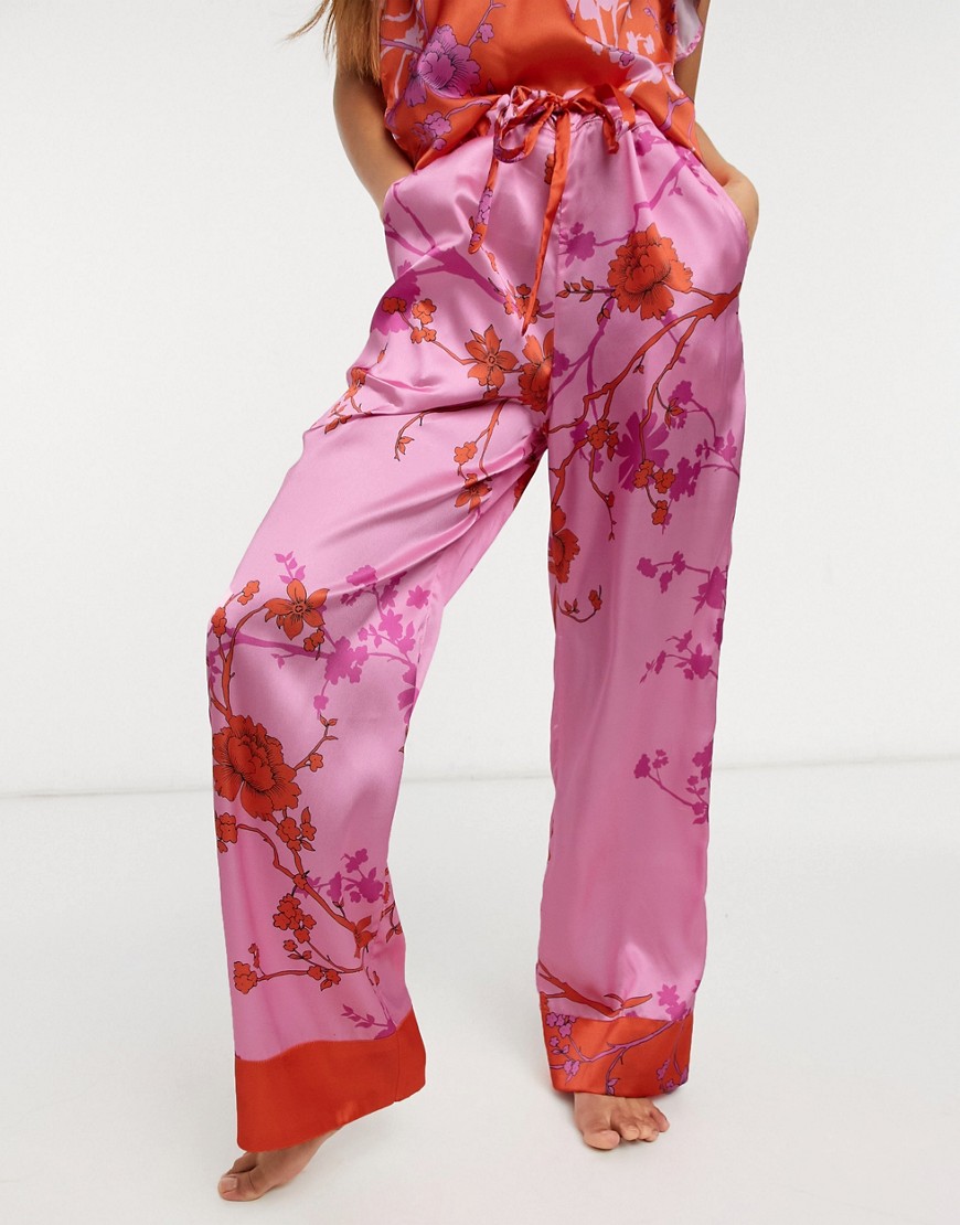 Liquorish – Sovplagg – Röda och rosa blommiga pyjamasbyxor-Flerfärgad