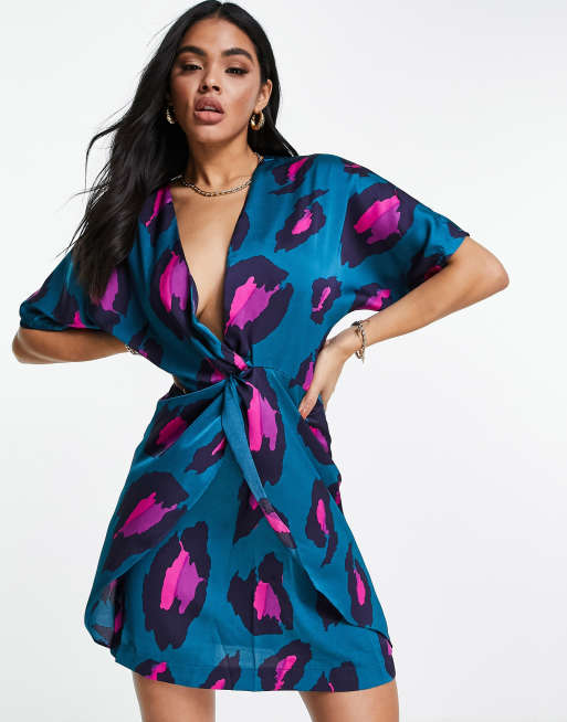 Liquorish - Vestito corto blu con stampa leopardata e nodo