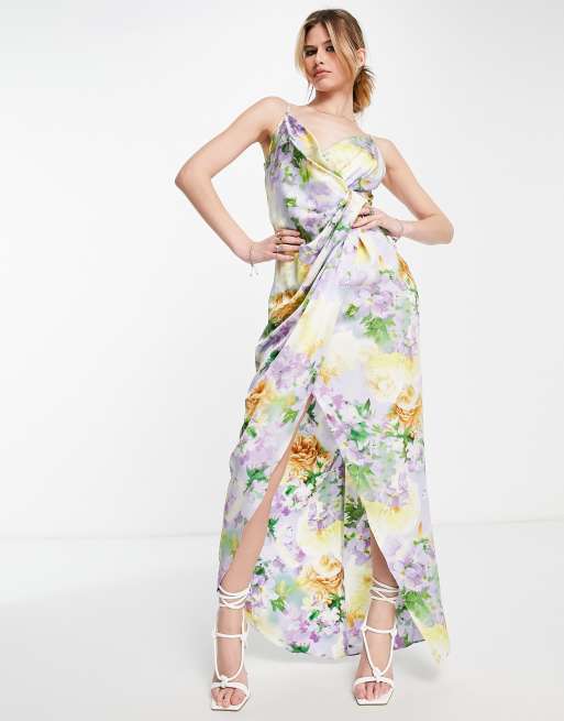 Liquorish - Vestito lungo avvolgente con spalline sottili in raso a fiori pastello tenue