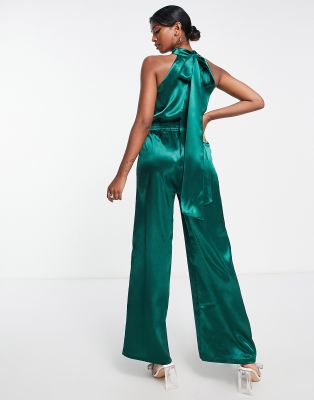 Little Mistress - Hochgeschlossener Jumpsuit aus Satin in Smaragdgrün