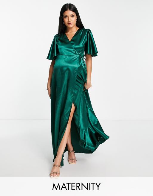Little Mistress Maternity – Szmaragdowozielona satynowa sukienka maxi z rozkloszowanymi rękawami
