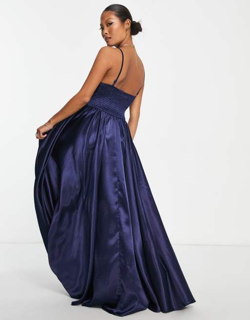 Little Mistress Petite L invitee Robe longue plissee Bleu marine ASOS