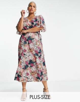 Little Mistress Plus flutter sleeve midi dress in ditsy floral | ASOS