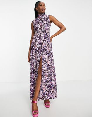 Little Mistress Short Sleeve Maxi Dress In Tonal Ditsy Floral-purple