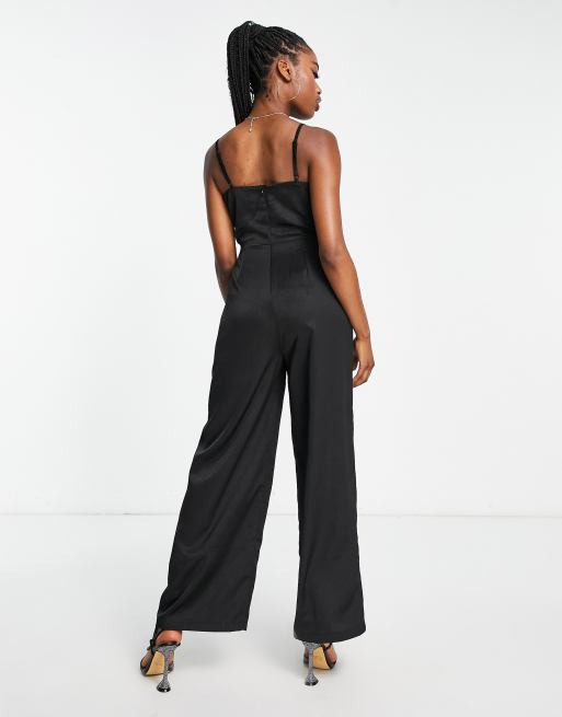Little Mistress - Sort jumpsuit med vide ben og stropdetaljer i satin, 2 af 4