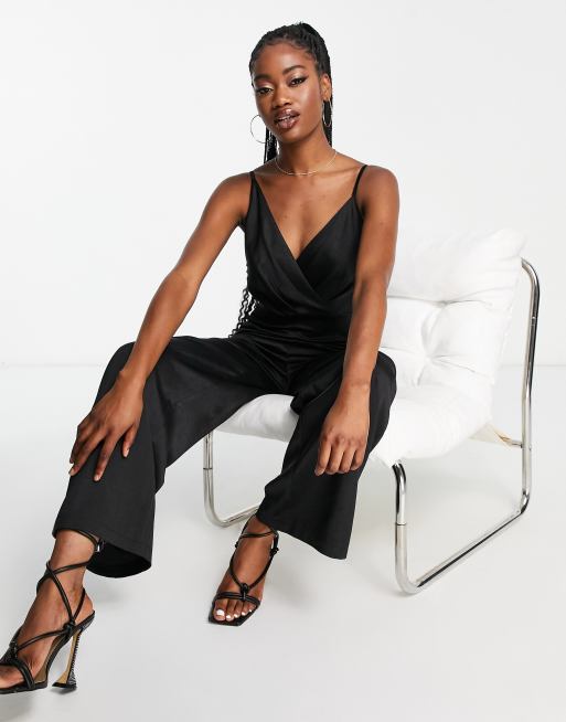 Little Mistress - Sort jumpsuit med vide ben og stropdetaljer i satin, 4 af 4