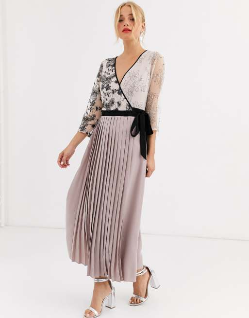 Little Mistress - Vestito lungo a portafoglio color visone con gonna a pieghe