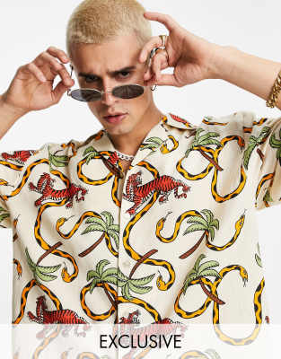 Рубашки с короткими рукавами  Asos Льняная рубашка с отложным воротником и тропическим принтом COLLUSION-Светло-бежевый цвет