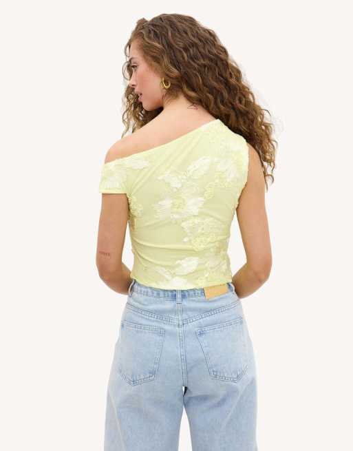 Loavies Polished grace top with floral detail in light yellow, 2 of 4