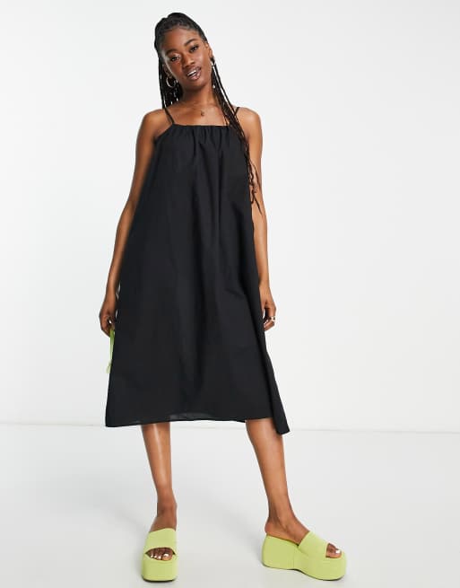 Lola May – Ausgestelltes Camisole-Kleid in Schwarz
