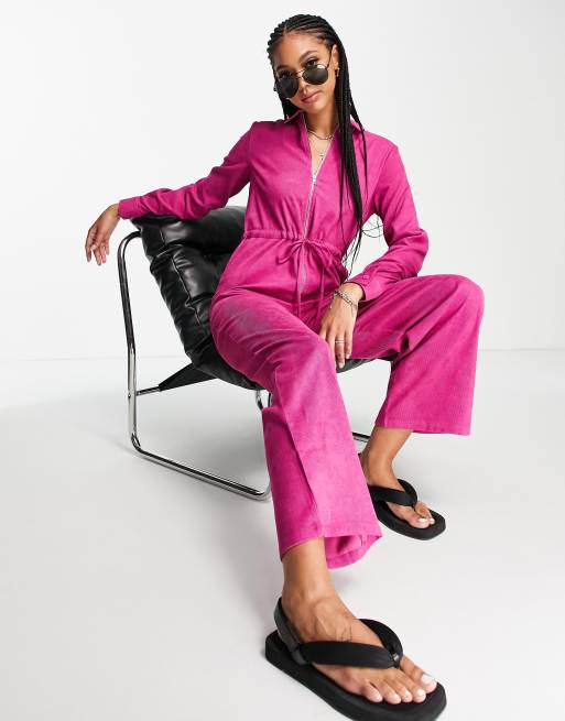 Lola May - Corduroy jumpsuit met gestrikte taille in bessenrood