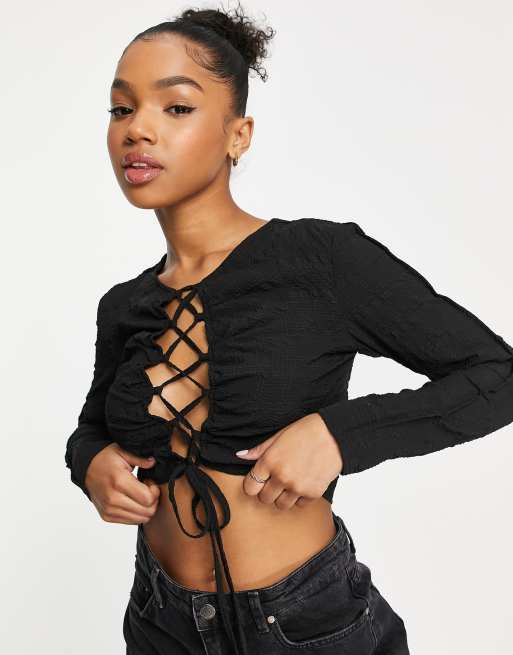 Lola May - Crop top met open, gekruiste bandjes in zwart