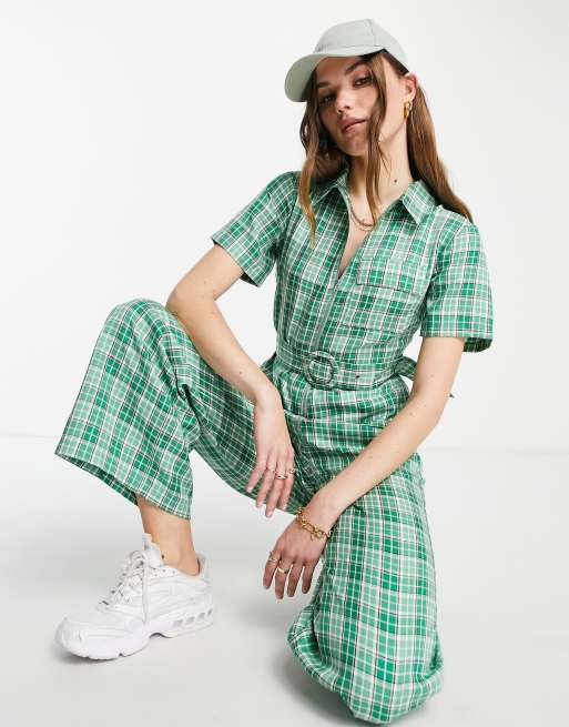 Lola May – Grönrutig jumpsuit med skärp och vida ben