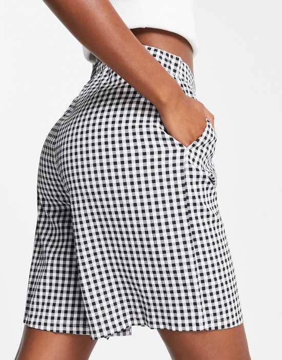 https://images.asos-media.com/products/lola-may-longline-shorts-in-monochrome-gingham-part-of-a-set/201448885-2?$n_550w$&wid=550&fit=constrain