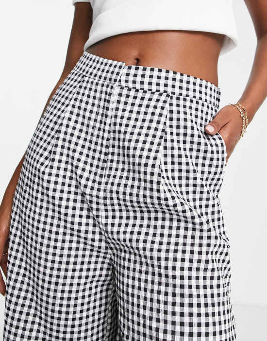 https://images.asos-media.com/products/lola-may-longline-shorts-in-monochrome-gingham-part-of-a-set/201448885-3?$n_550w$&wid=550&fit=constrain