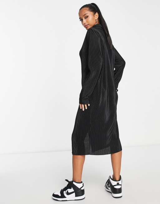 Lola May Petite plisse midaxi shirt dress in black, 2 of 4