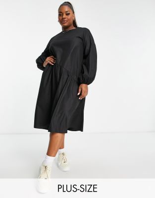 Lola May Plus - Asymmetrisches Oversize-Hängerkleid in Schwarz mit Nahtdetails