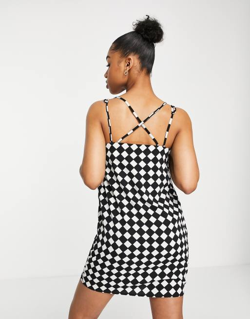 Lola May - Robe courte à bretelles croisées et motif damier, 2 de 4