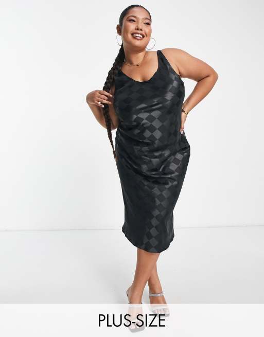 Lola May - Robe mi-longue satinée à encolure dégagée avec motif losanges - Noir