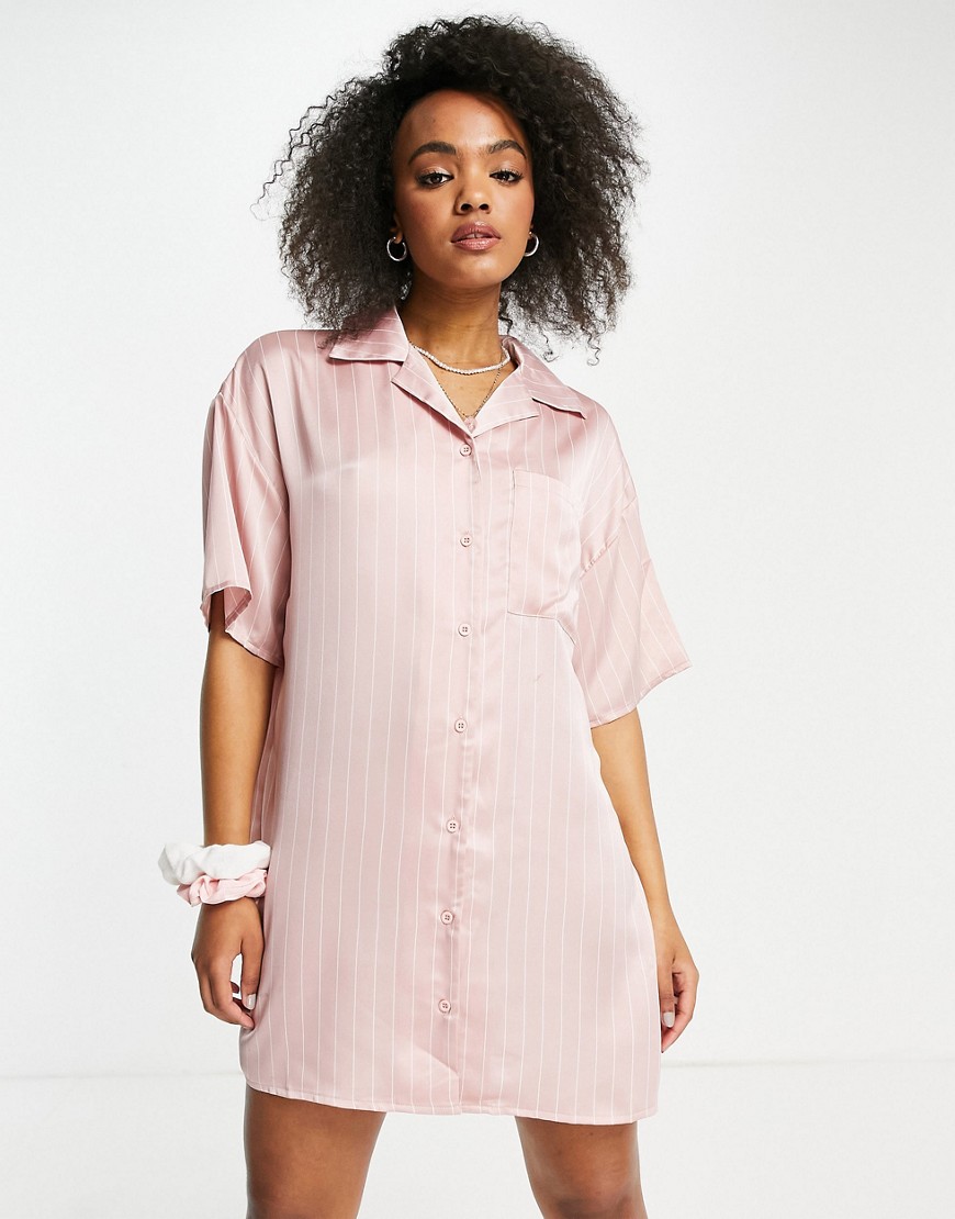 Lola May – Rosarandig skjortklänning med platt krage-Pink