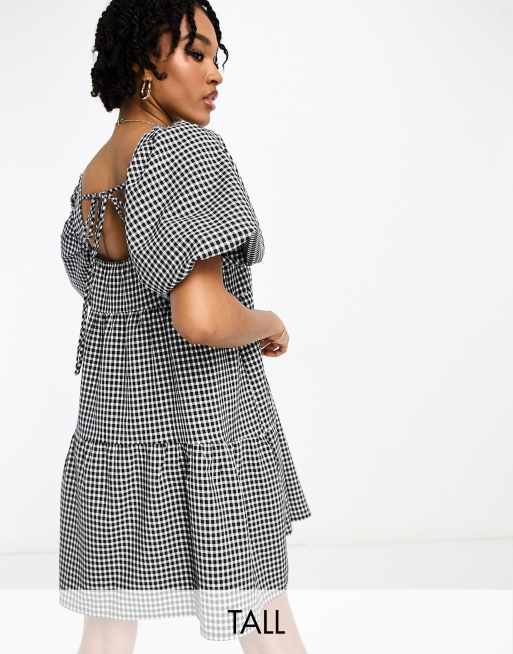 Lola May Tall - Robe babydoll courte à carreaux vichy avec volants étagés et encolure carrée